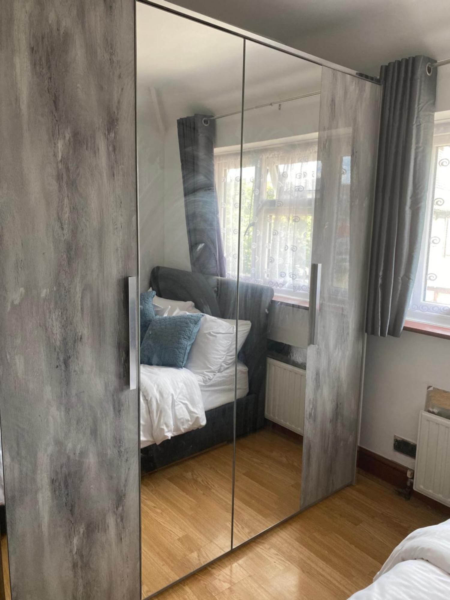 35 Holborn Road E13 8ph * Лондон