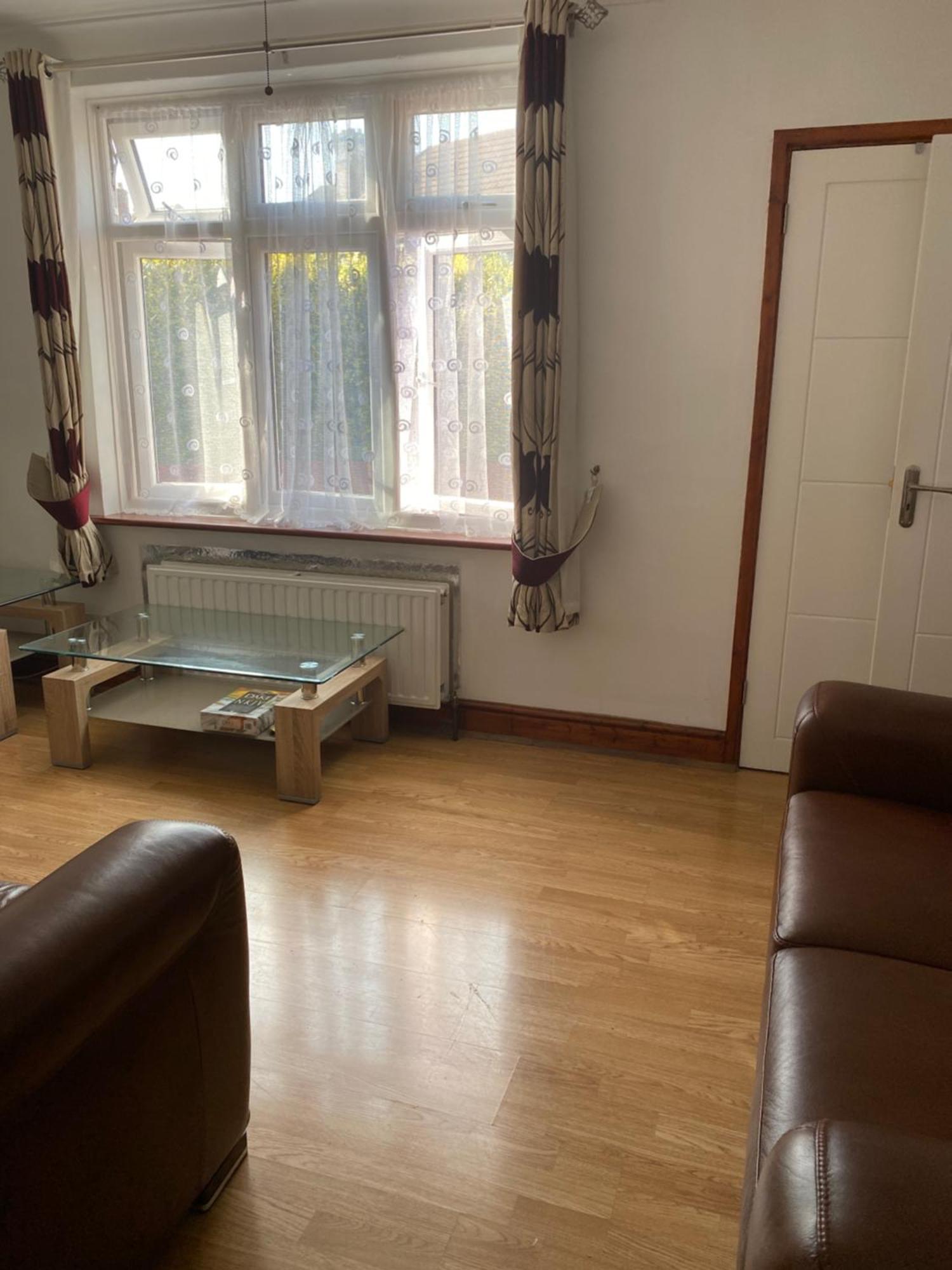 Проживание в семье 35 Holborn Road E13 8ph